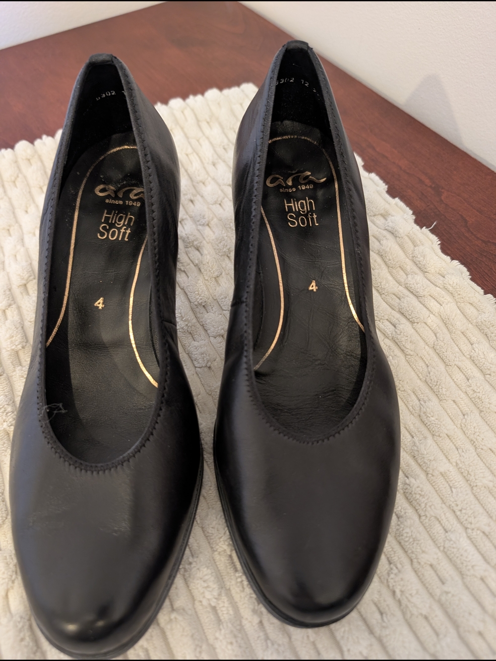Ara Black Leather High-Soft Women's Low Heel Pumps